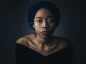 Portrait of a Black woman in a blue head wrap. Actors Headshot. Womens Portrait in Madrid.  Madrid Headshot.   Headshot Dark Background. Portrait of a Woman. www.aaronjeanphotography.com 